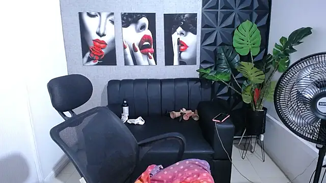 Valentinaa mature online show from 22, 6, 2026