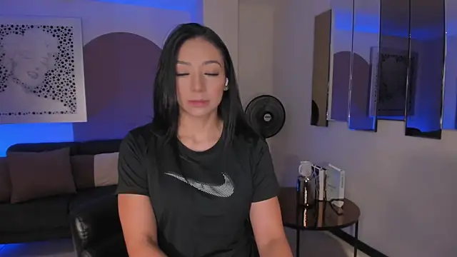 LizzHamilton   online show from 13, 11, 2025