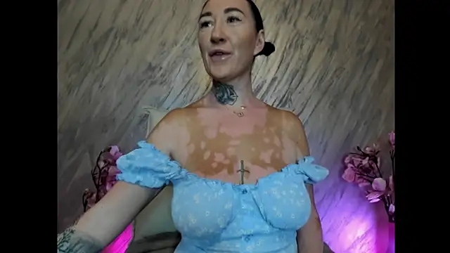 Rayanablackandwhite online show from 5, 6, 2026