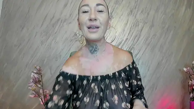 Rayanablackandwhite online show from 4, 8, 2026