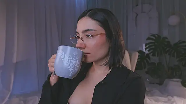 AmyArmstrong online show from 24, 6, 2026