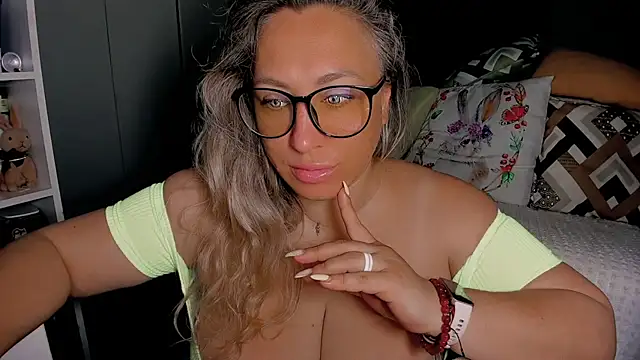 CumOnMy Tits online show from 4, 7, 2026