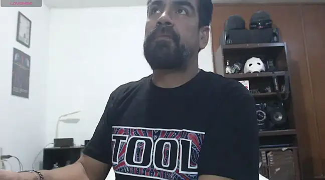 soyelcarlitos  online show from 20, 3, 2025