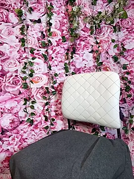 mismialove online show from 22, 9, 2025